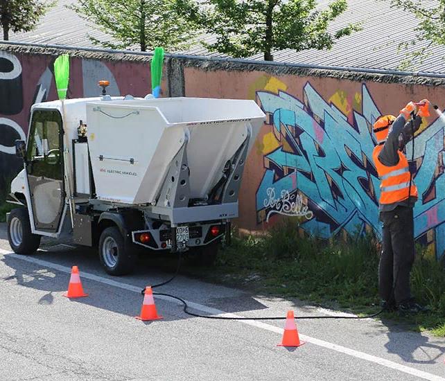 Электромобиль мусоровоз с мойкой высокого давления на базе ALKE ATX