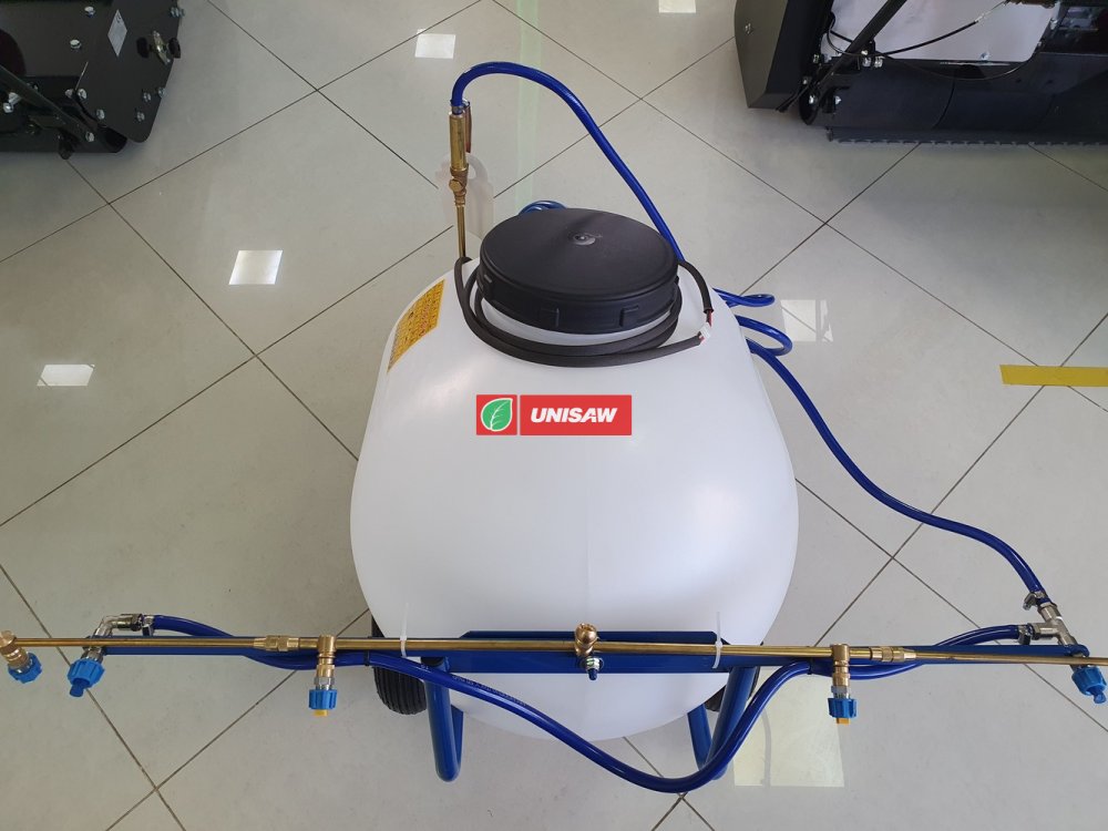 Прицепной распылитель Caiman 120 с помпой FLOJET 12В