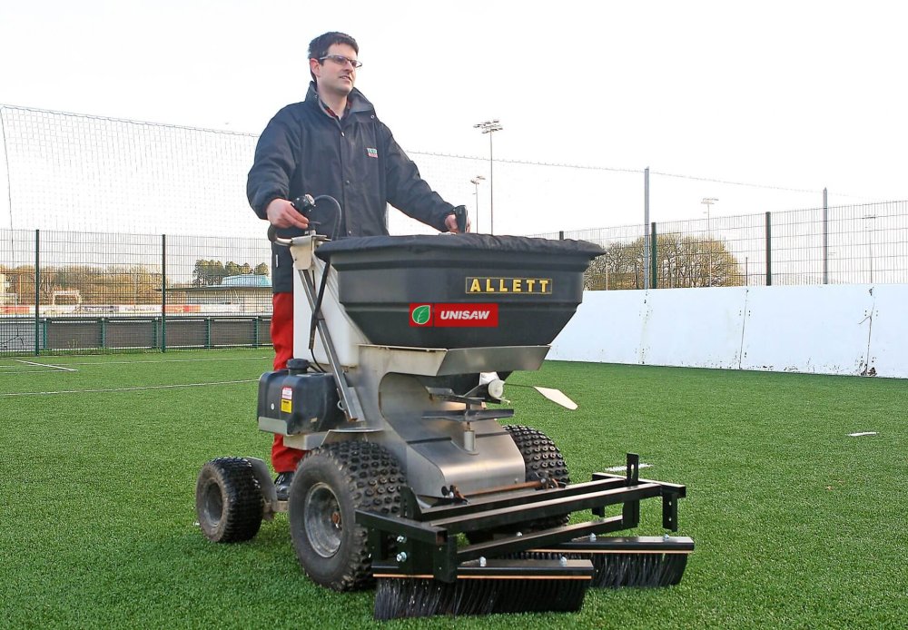 Самоходный разбрасыватель Allett Stand on