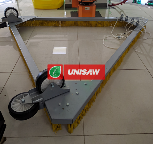 Треугольная щетка Caiman