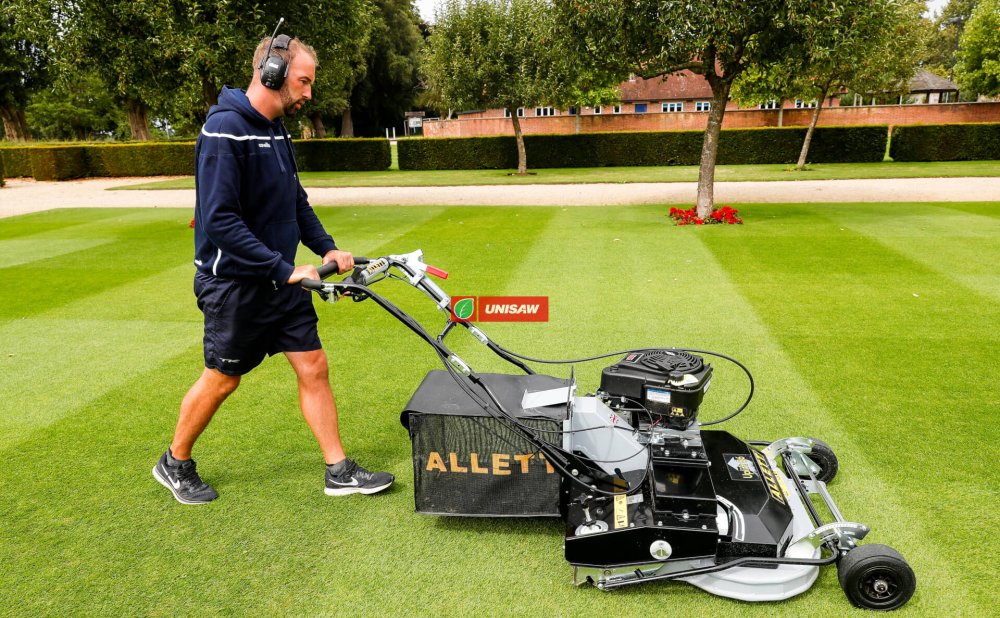 Роторная  косилка с задним роликом Allett Uplift 86